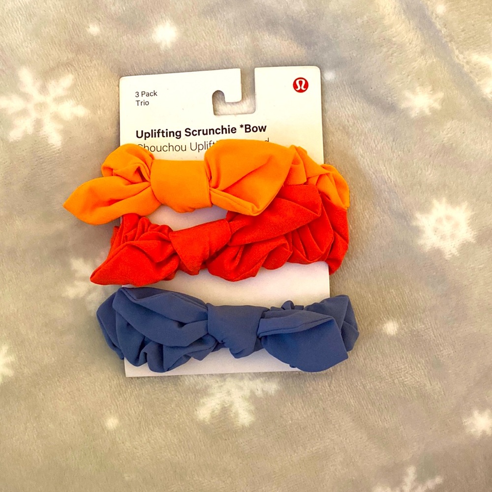 Lululemon uplifting Scrunchie pack